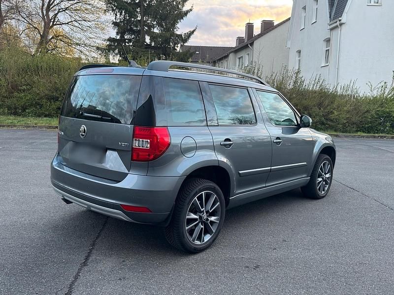 Gebraucht Skoda Yeti Drive 110 PS (80 kW) 2017 Grau SUV