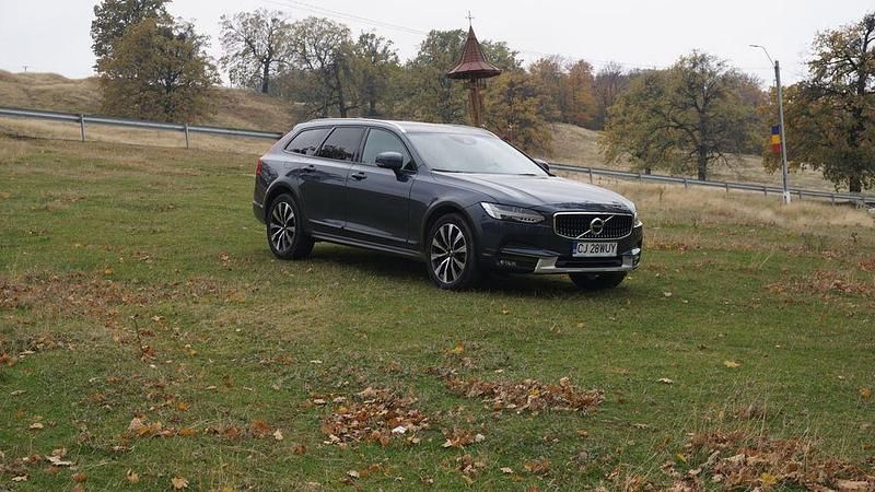 Blau Gebraucht 2018 Volvo V90 CC Pro Kombi | 19.000 € (Fairer Preis) - Bild 1/4