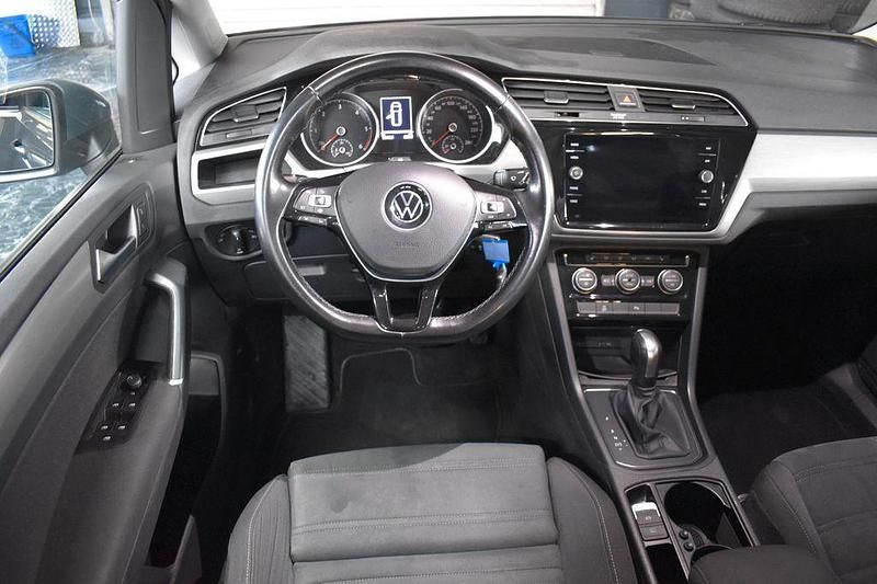 Gebraucht VW Touran Comfortline 150 PS (110 kW) 2022 Grau Van / Kleinbus