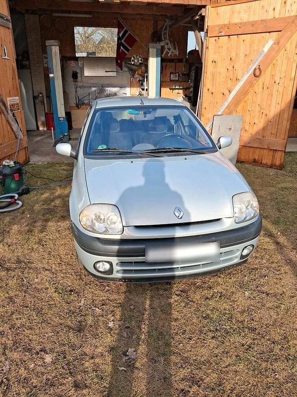 Gebraucht Renault Clio II 107 PS (78 kW) 1999 Silber Kleinwagen