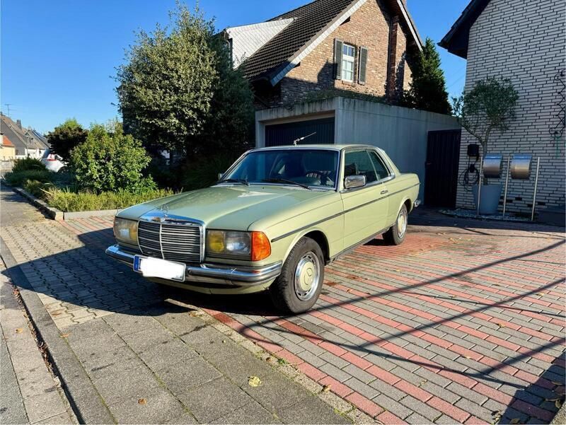 Grün Gebraucht 1978 Mercedes 230 Coupé | 8.490 € - Bild 1/4
