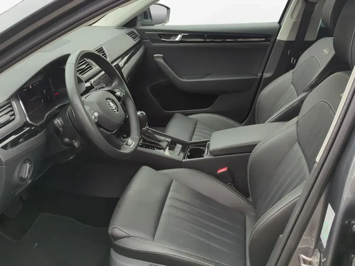 Gebraucht Skoda Superb LAURIN & KLEMENT 200 PS (147 kW) 2023 Graphitegrau metallic Kombi