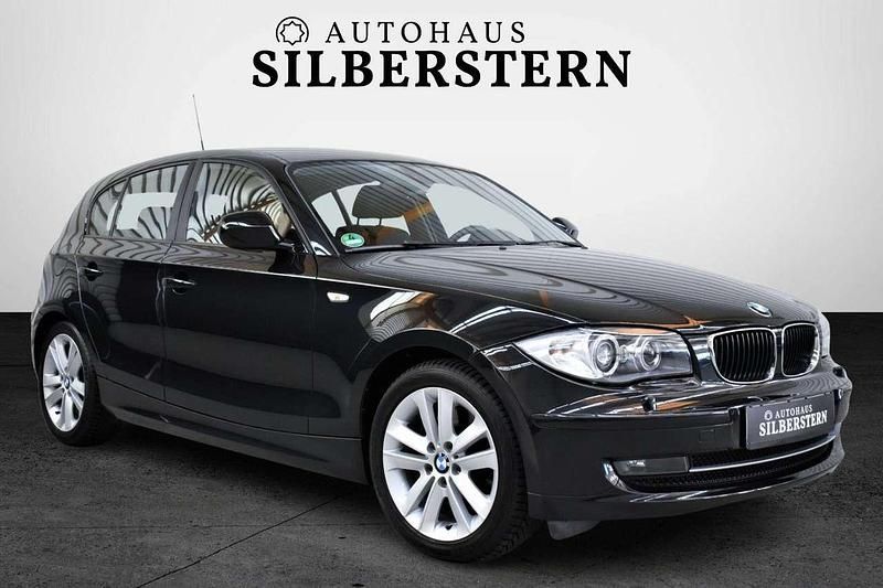 Black sapphire metallic Gebraucht 2010 BMW 123 Kleinwagen | 12.990 € (Teuer) - Bild 1/4