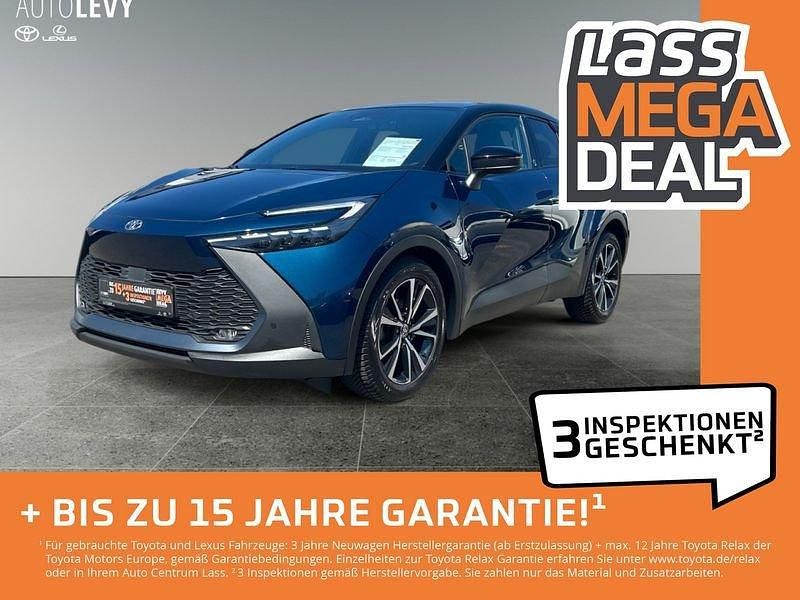 Dark teal mica metallic / black Gebraucht 2024 Toyota C-HR Team SUV | 27.390 € (Superpreis) - Bild 1/4