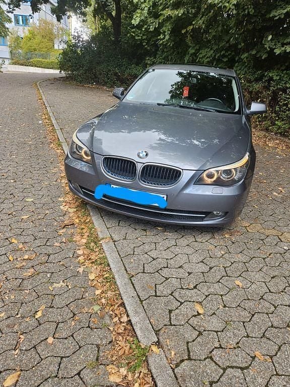 Grau Gebraucht 2010 BMW 520 Performance Limousine | 6.300 € (Superpreis) - Bild 1/4