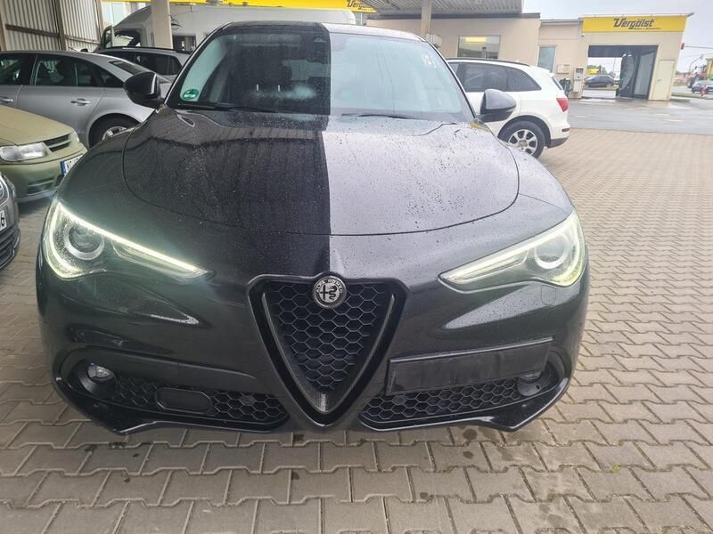 Schwarz Gebraucht 2017 Alfa Romeo Stelvio Super SUV | 19.900 € - Bild 1/4