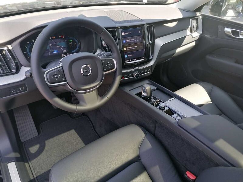 Gebraucht Volvo XC60 Core 398 PS (292 kW) 2025 Black metallic SUV