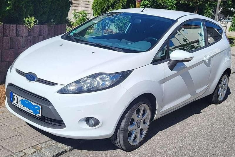 Weiß Gebraucht 2011 Ford Fiesta Kleinwagen | 2.400 € (Guter Preis) - Bild 1/4