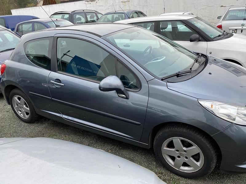 Grau Gebraucht 2009 Peugeot 207 Coupé | 950 € (Superpreis) - Bild 1/4