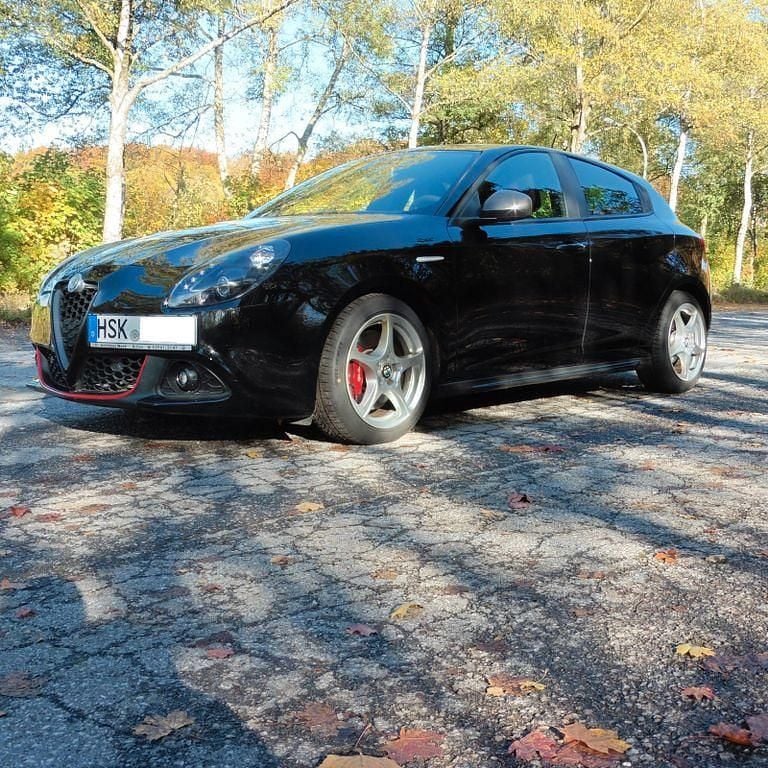 Schwarz Gebraucht 2020 Alfa Romeo Giulietta Sprint Kleinwagen | 16.199 € (Fairer Preis) - Bild 1/4