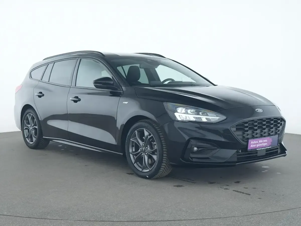 Gebraucht Ford Focus ST-Line 125 PS (91 kW) 2021 Obsidian schwarz Limousine