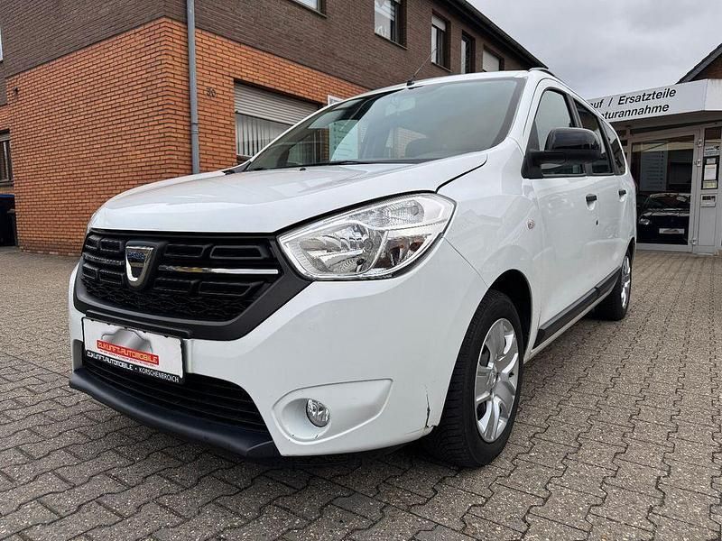 Gebraucht Dacia Lodgy Comfort 107 PS (78 kW) 2019 Weiß Van / Kleinbus