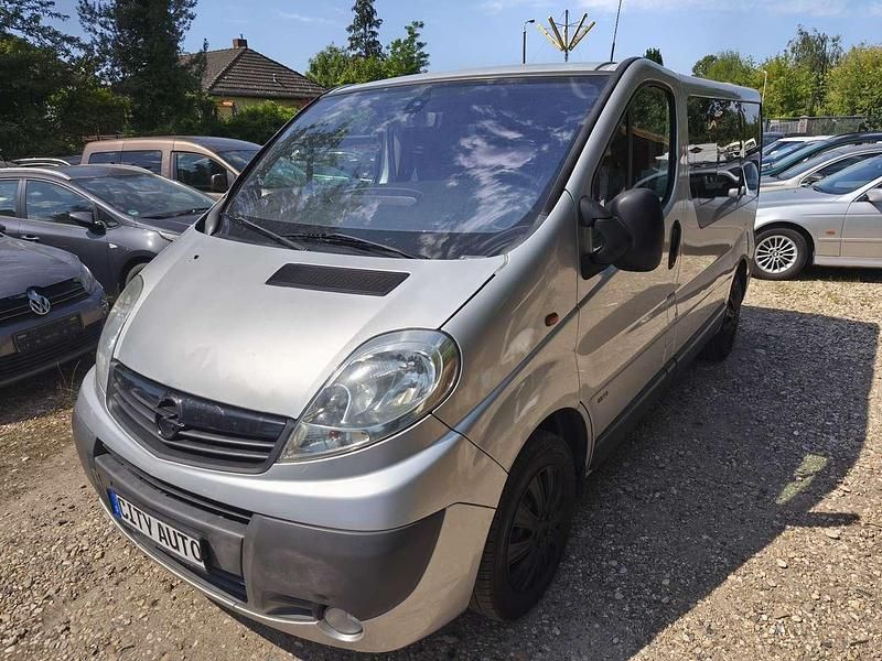 Gebraucht Opel Vivaro 114 PS (83 kW) 2008 Silber Van / Kleinbus