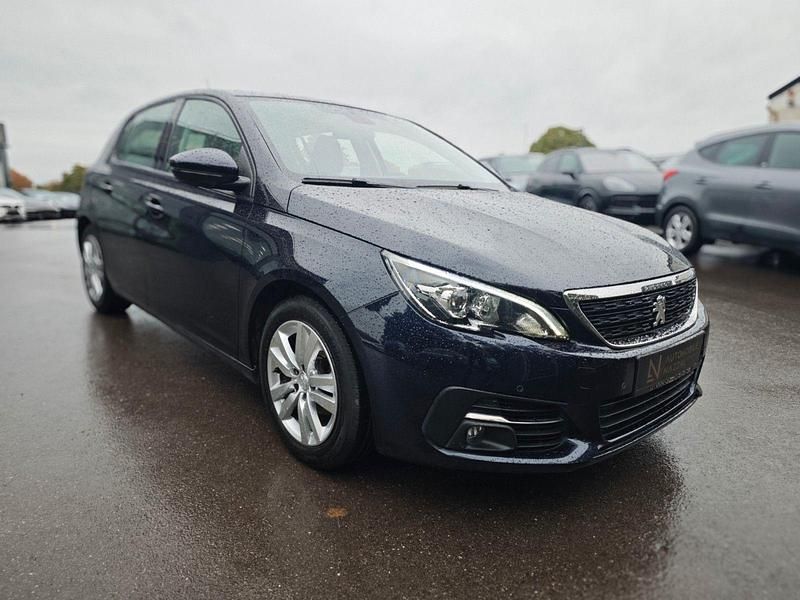Gebraucht Peugeot 308 110 PS (80 kW) 2018 Blau Kleinwagen