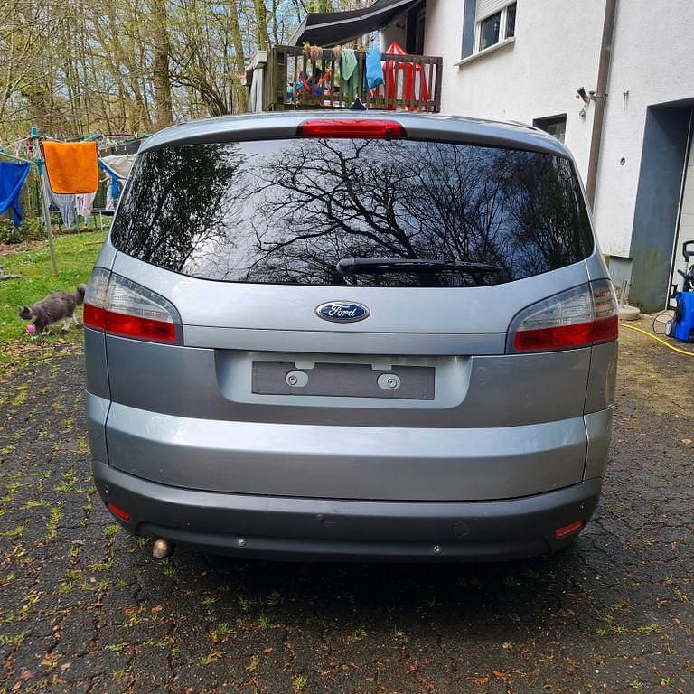 Gebraucht Ford S-MAX Titanium 140 PS (102 kW) 2008 Silber Van / Kleinbus