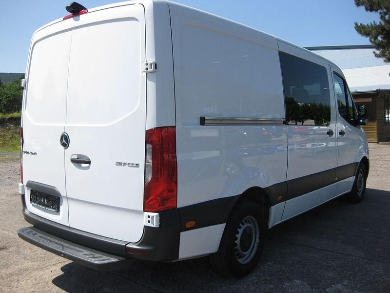 Gebraucht Mercedes Sprinter 170 PS (125 kW) 2021 Arktikweiss Van