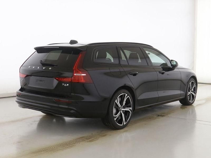 Gebraucht Volvo V60 Plus 398 PS (292 kW) 2025 Onyx black / metallic Kombi