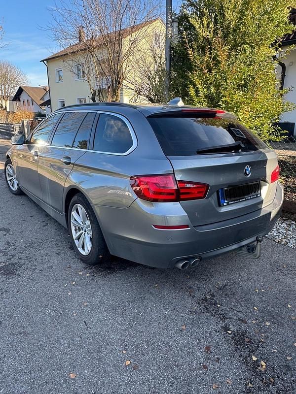 Grau Gebraucht 2011 BMW 530 Kombi | 11.000 € (Fairer Preis) - Bild 1/4