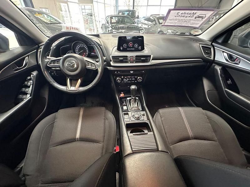 Gebraucht Mazda 3 Exclusive-Line 120 PS (88 kW) 2018 Rot Limousine