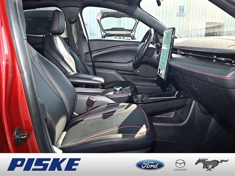 Gebraucht Ford Mustang Mach-E Standard Range 197 kW (269 PS) 2022 Lucid rot SUV