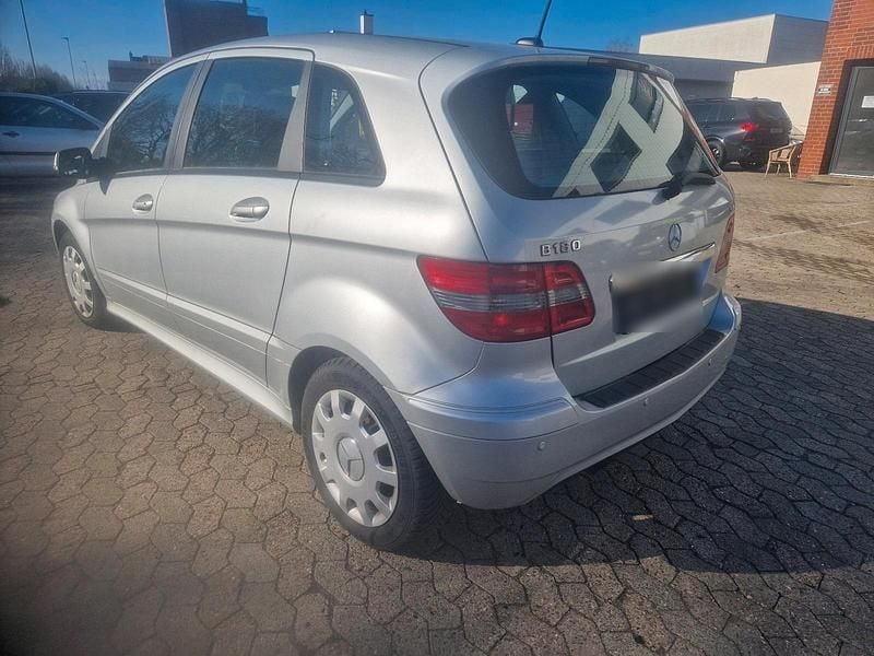 Gebraucht Mercedes B180 110 PS (80 kW) 2009 Silber Van / Kleinbus