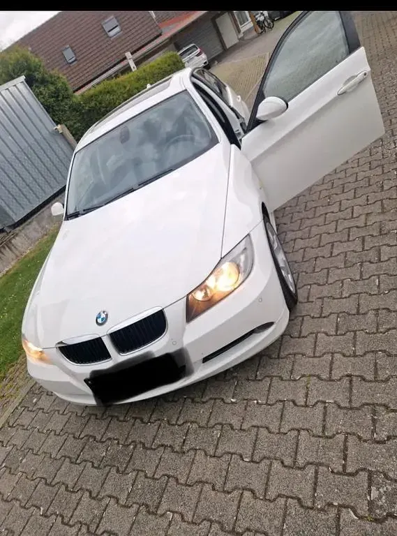 Gebraucht BMW 318 143 PS (105 kW) 2008 Weiß Limousine