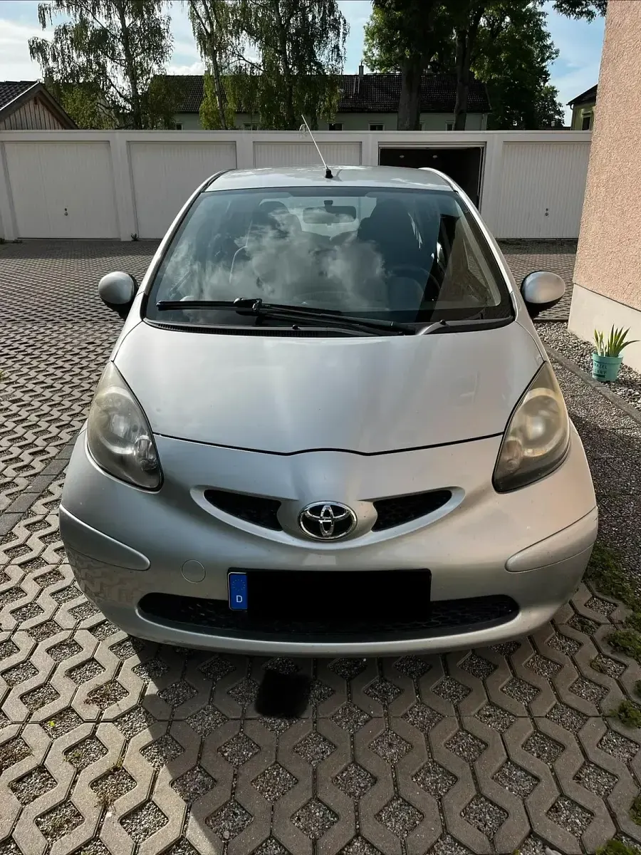 Gebraucht Toyota Aygo 68 PS (50 kW) 2008 Silber Kleinwagen