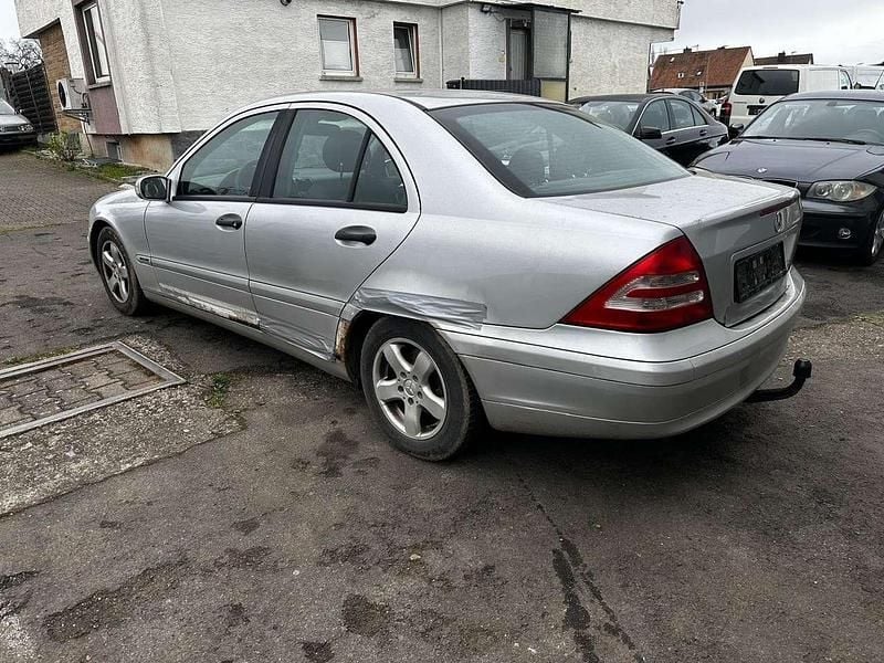 Usado Mercedes C200 Classic 163 HP (119 kW) 2000 Prateado Sedan