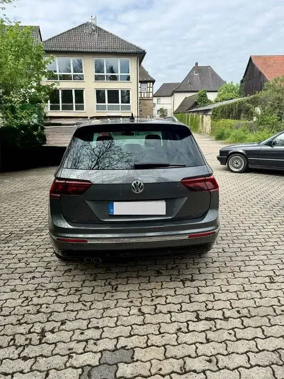Gebraucht VW Tiguan R-line 150 PS (110 kW) 2019 Grau SUV