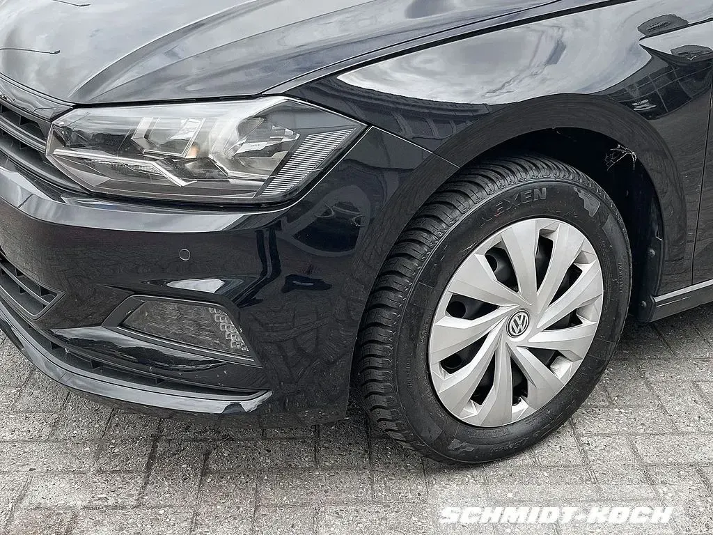 Gebraucht VW Polo Trendline 65 PS (47 kW) 2018 Deep black perleffekt (schwarz) Kleinwagen