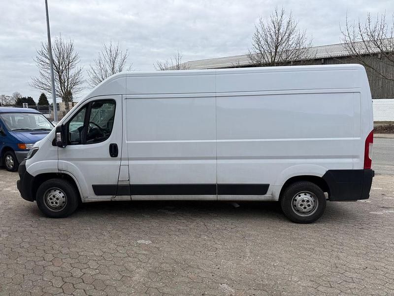 Gebraucht Peugeot Boxer 165 PS (121 kW) 2023 Weiß Van