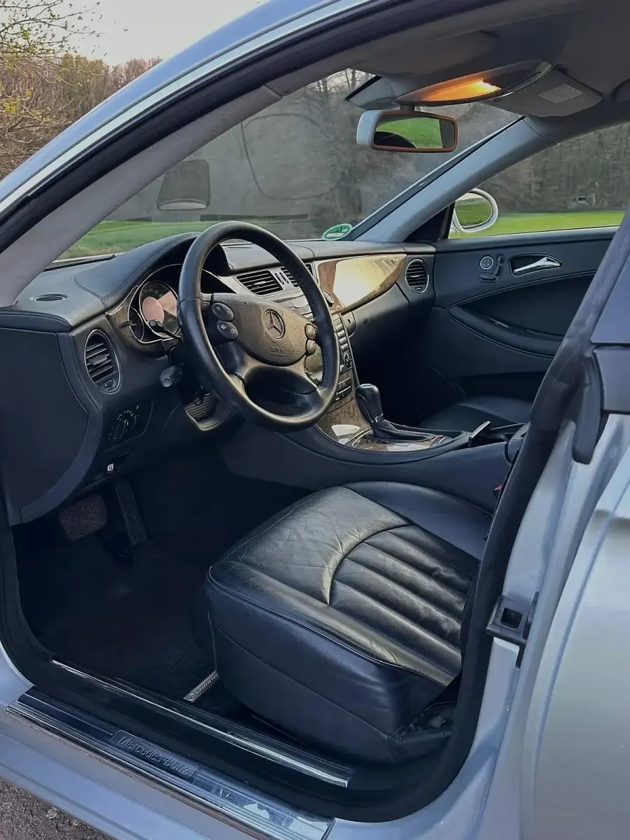 Gebraucht Mercedes CLS320 224 PS (164 kW) 2007 Silber Coupé