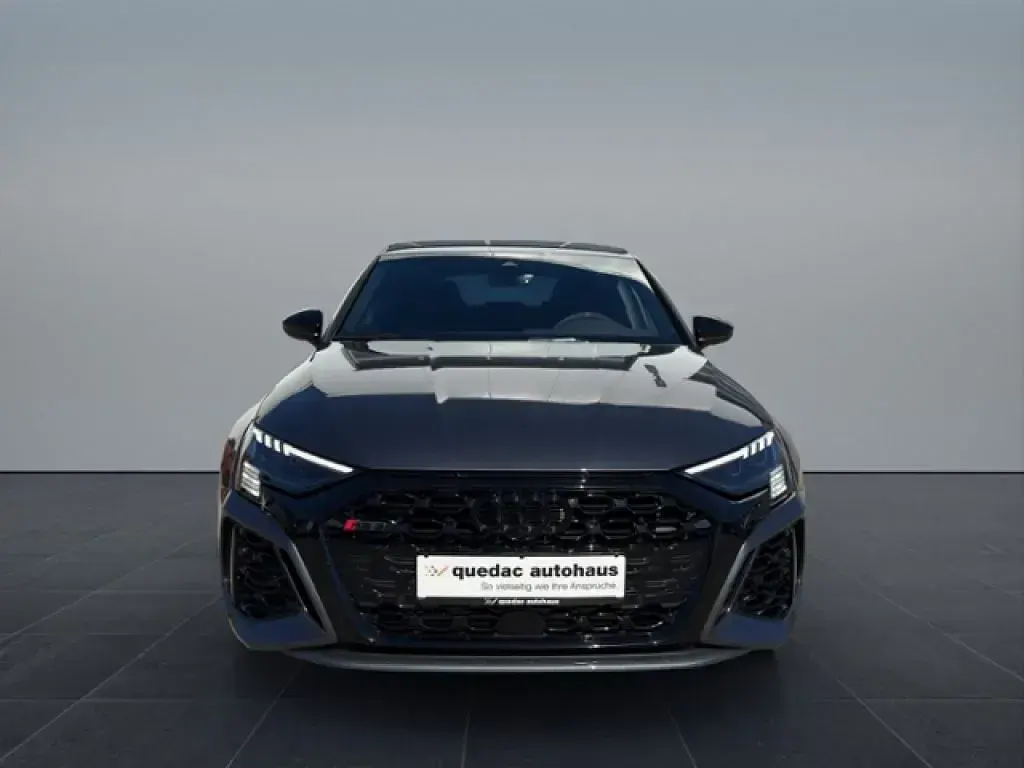 Gebraucht Audi RS3 Sport 400 PS (294 kW) 2023 Daytonagrau perleffekt (metallic) Limousine