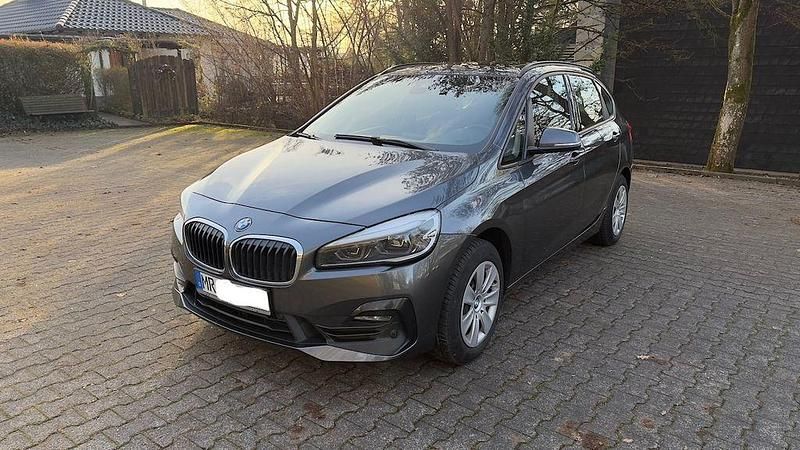 Grau Gebraucht 2018 BMW 218 Active Tourer Advantage Van / Kleinbus | 12.500 € (Guter Preis) - Bild 1/4