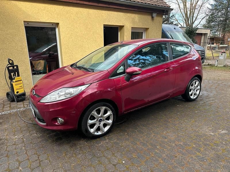 Gebraucht Ford Fiesta 96 PS (70 kW) 2009 Rot Kleinwagen
