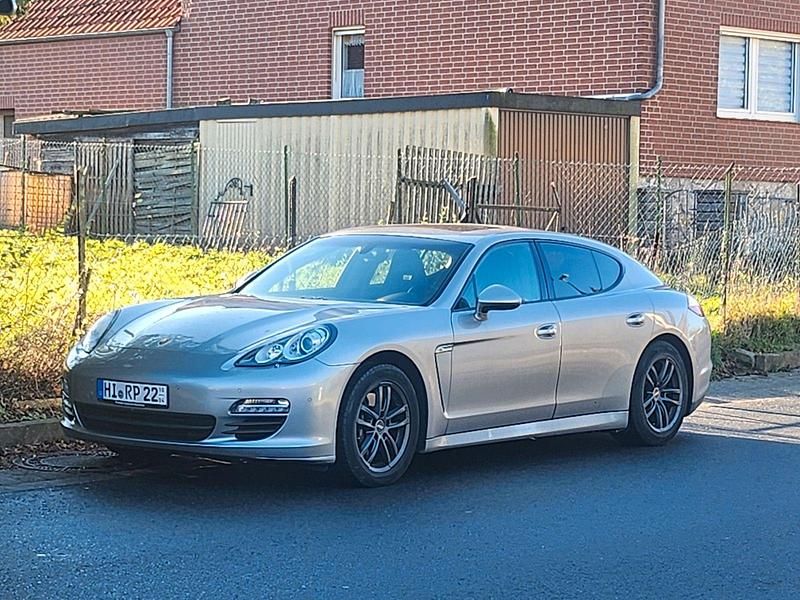 Silber Gebraucht 2012 Porsche Panamera Platinum Edition Limousine | 22.999 € (Fairer Preis) - Bild 1/1