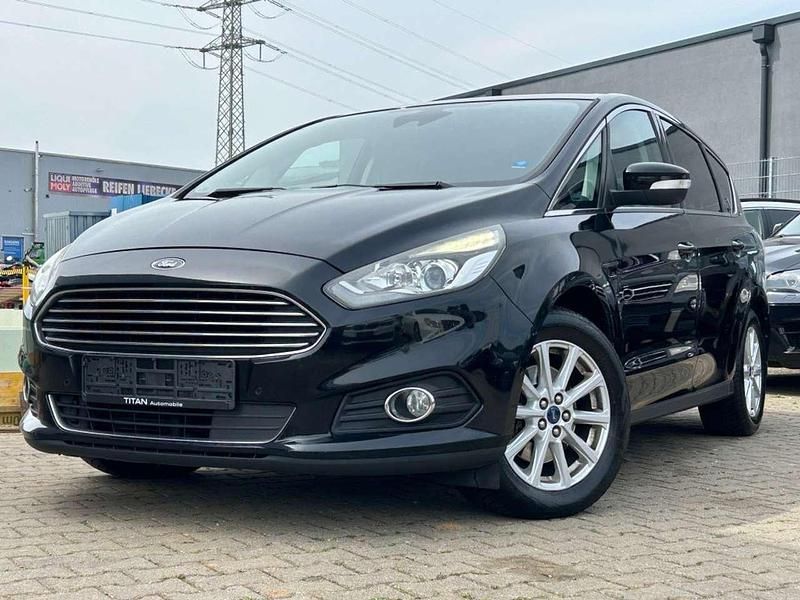 Iridiumschwarz metallic Gebraucht 2016 Ford S-MAX Titanium Van / Kleinbus | 11.650 € (Superpreis) - Bild 1/4