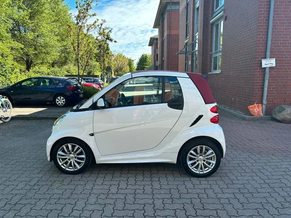 Gebraucht Smart ForTwo Cabrio 71 PS (52 kW) 2013 Weiß Cabrio