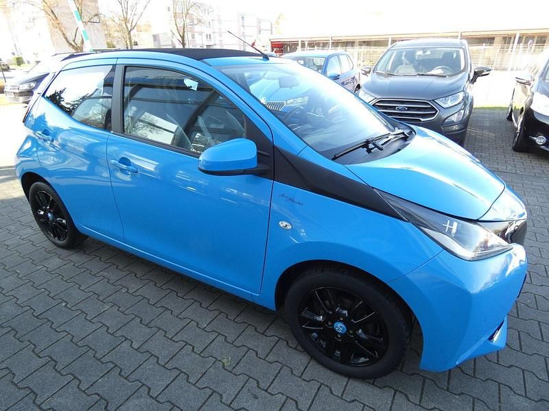 Gebraucht Toyota Aygo X-wave 69 PS (50 kW) 2016 Blau Kleinwagen