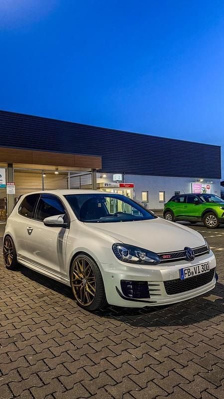 Weiß Gebraucht 2012 VW Golf VI GTI Kleinwagen | 9.990 € (Etwas zu teuer) - Bild 1/4