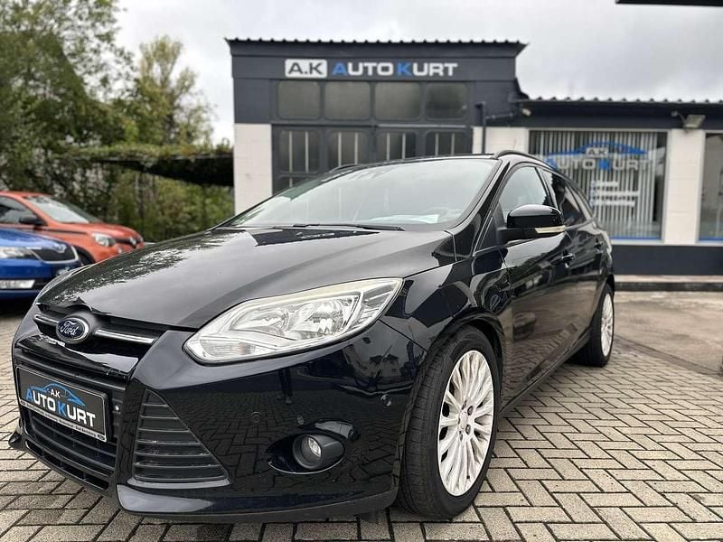 Schwarz Gebraucht 2011 Ford Focus Kombi | 2.599 € (Guter Preis) - Bild 1/4