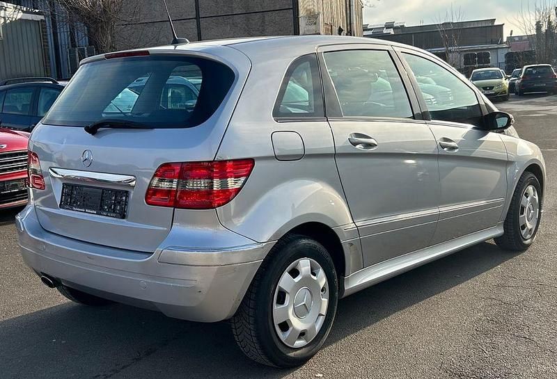 Gebraucht Mercedes B150 95 PS (69 kW) 2006 Silber Van / Kleinbus