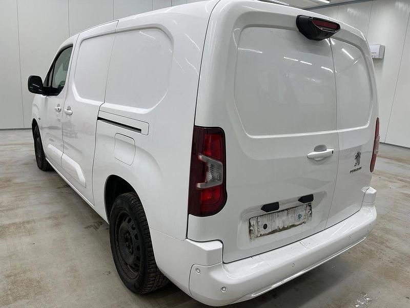 Gebraucht Peugeot Partner 131 PS (96 kW) 2021 Weiß Van / Kleinbus