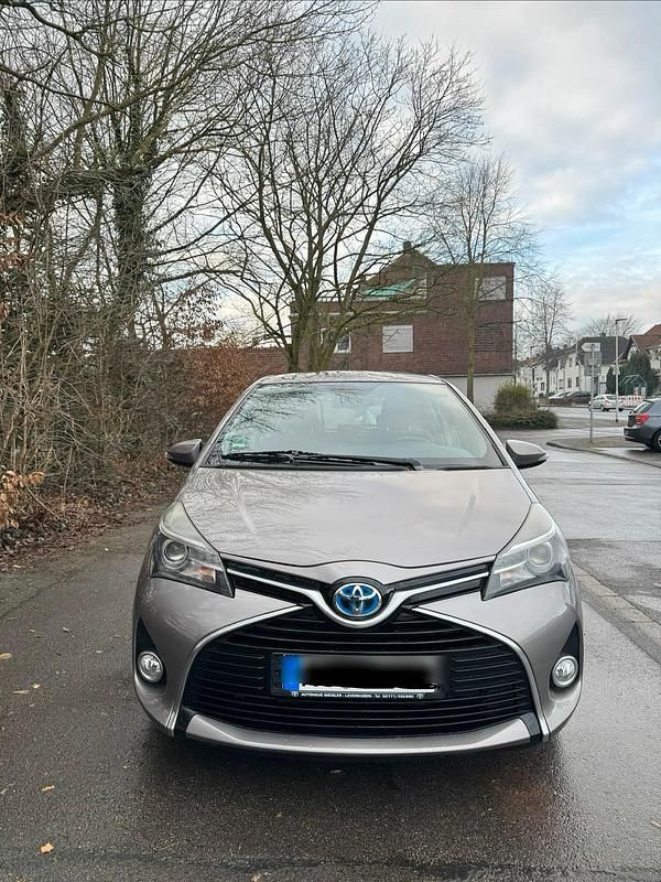 Gebraucht Toyota Yaris Hybrid 101 PS (74 kW) 2014 Andere farben Kleinwagen