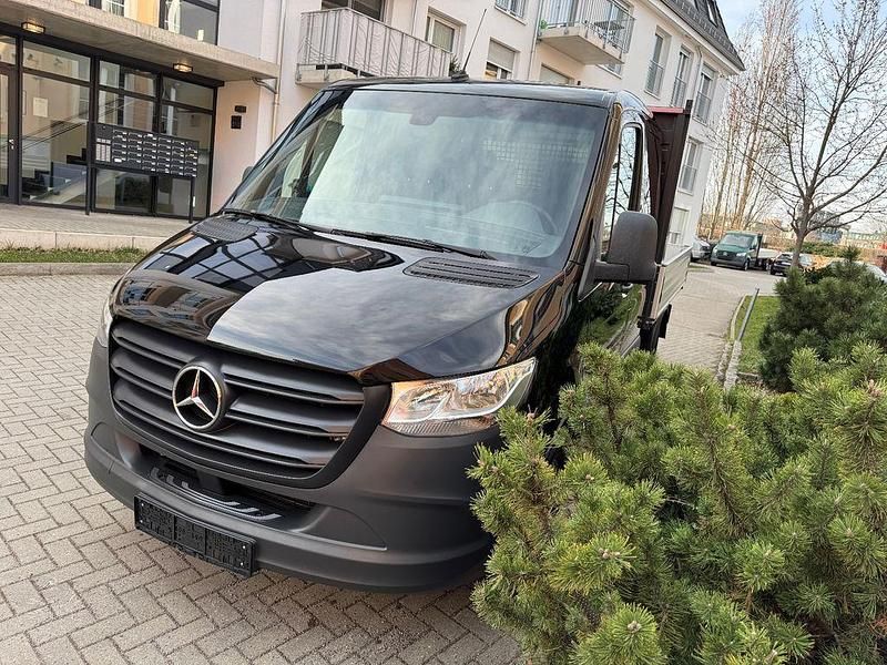Używany Mercedes Sprinter 170 KM (125 kW) 2021 Czarny Van