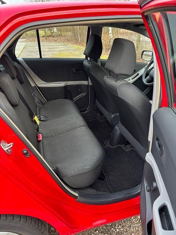 Gebraucht Toyota Yaris 69 PS (50 kW) 2010 Rot Kleinwagen