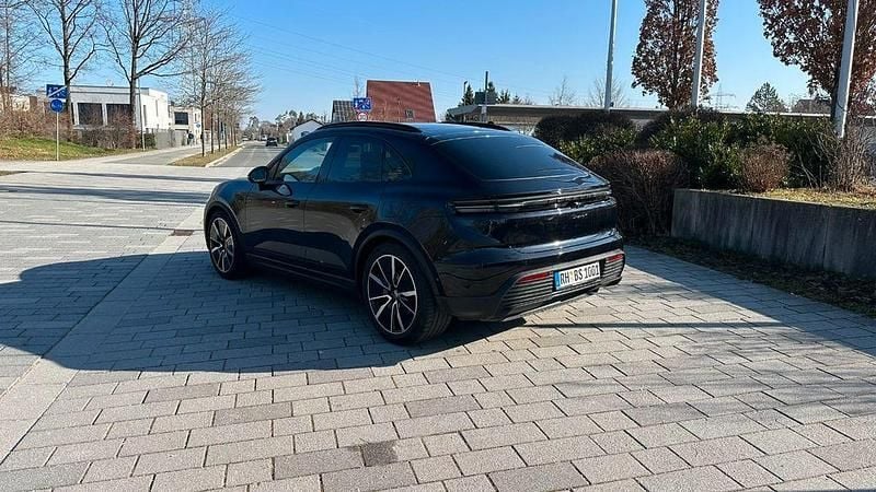 Gebraucht Porsche Macan 4 Electric 300 kW (408 PS) 2024 Schwarz SUV