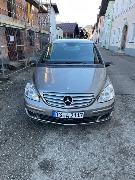 Gebraucht Mercedes B180 109 PS (80 kW) 2006 Grau Van / Kleinbus