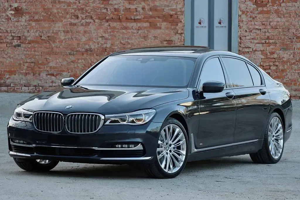 Gebraucht BMW 750L Sport Line 449 PS (330 kW) 2018 Grau Limousine