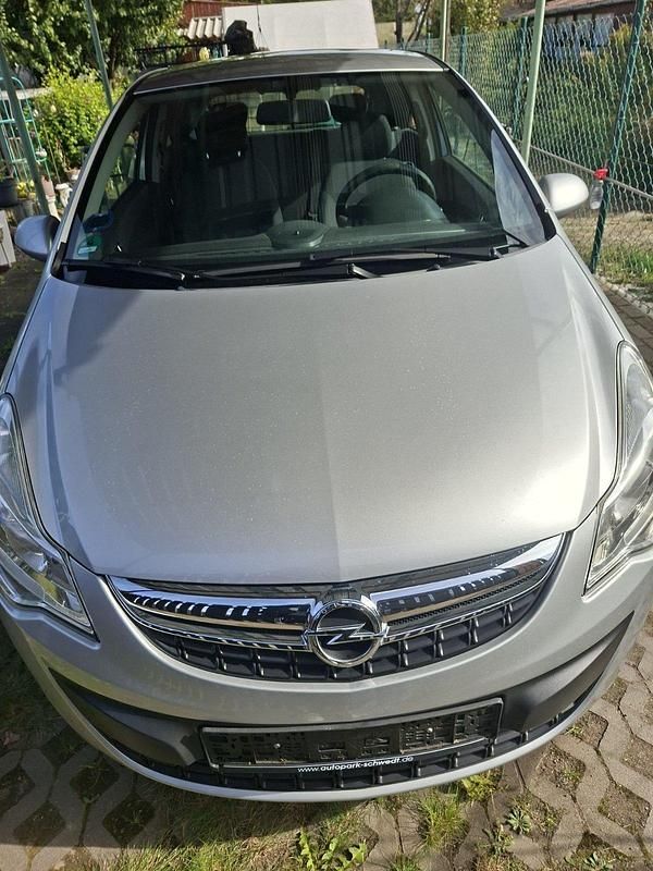 Grau Gebraucht 2012 Opel Corsa Kleinwagen | 4.950 € (Etwas zu teuer) - Bild 1/4